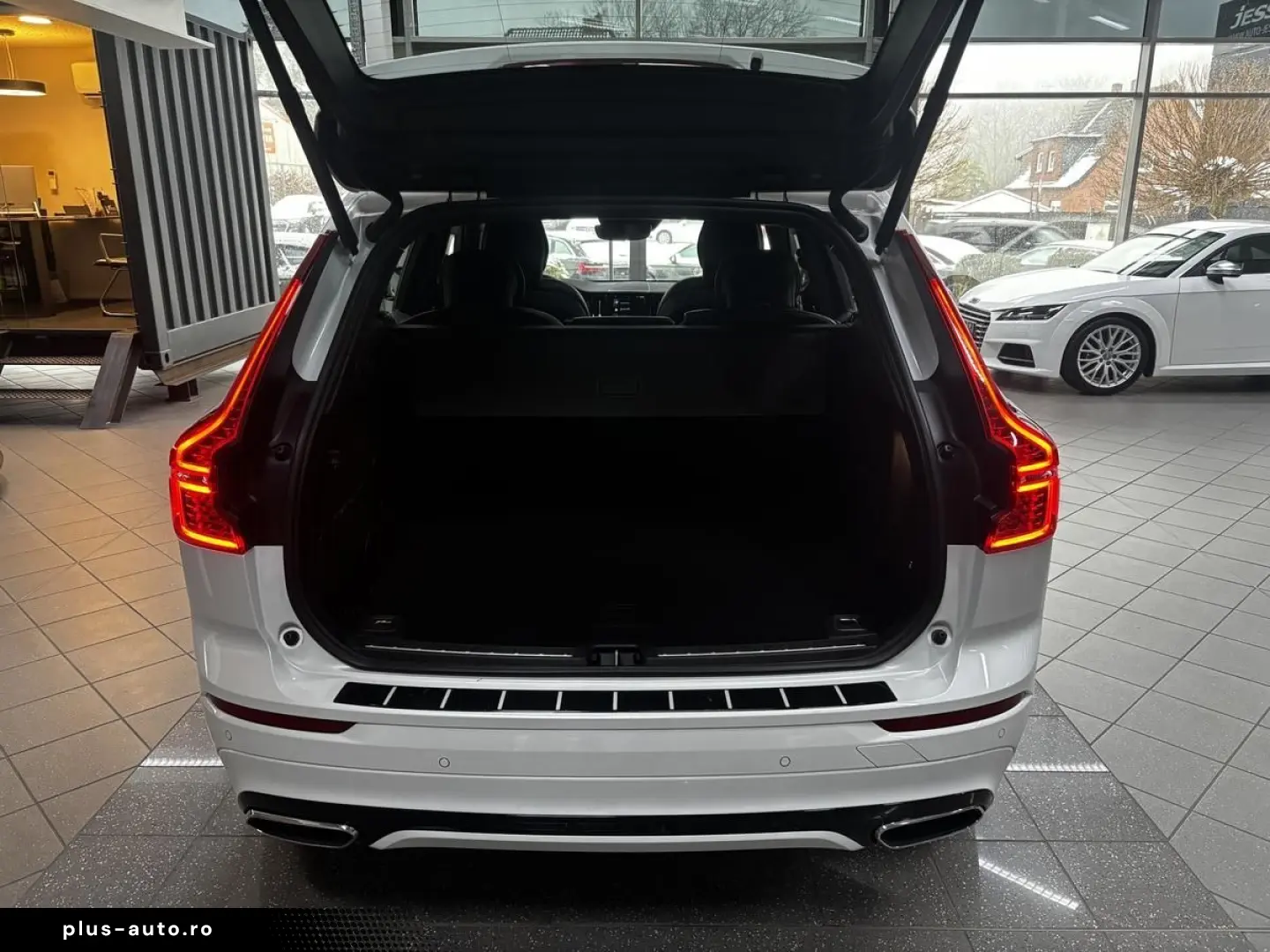 VOLVO XC60 T8 AWD Recharge R Design Pano H&K AHK R.Cam