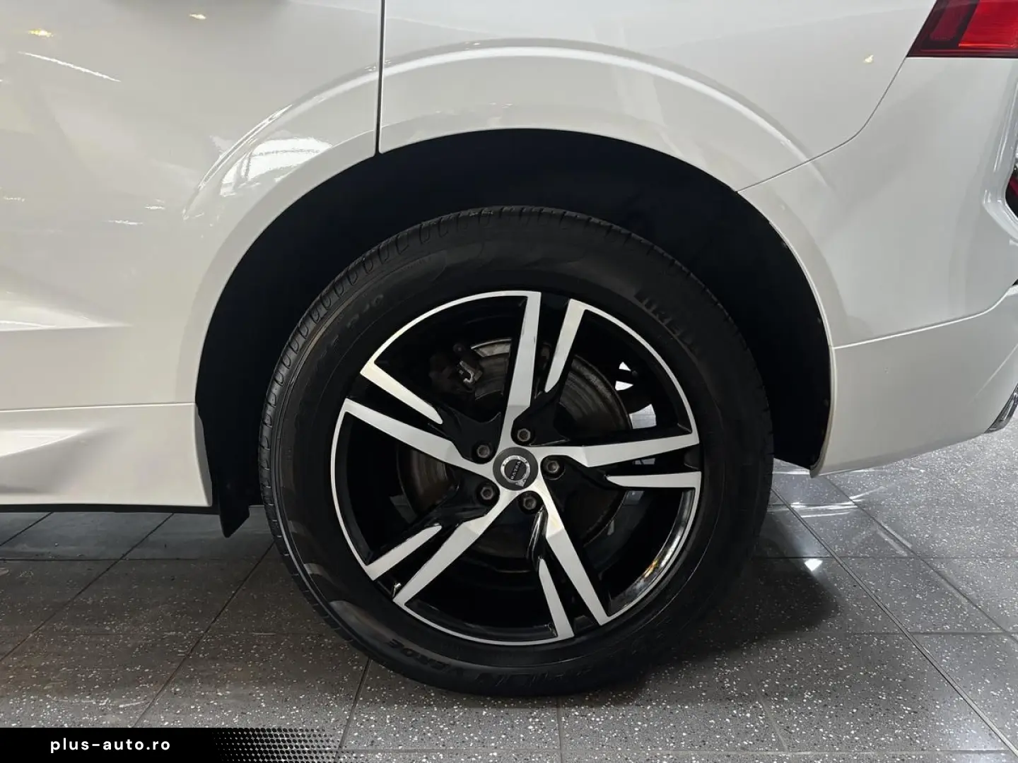 VOLVO XC60 T8 AWD Recharge R Design Pano H&K AHK R.Cam