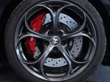 Alfa Romeo Giulia Quadrifoglio 520PS Facelift Matrix