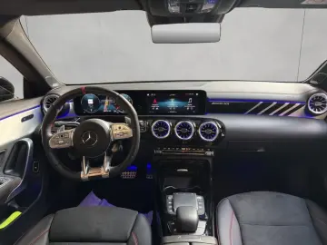 MERCEDES-BENZ CLA 35 AMG 4M NightP Pano Multibeam 360