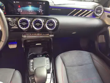 MERCEDES-BENZ CLA 35 AMG 4M NightP Pano Multibeam 360