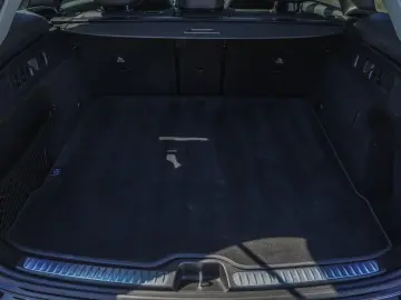 MERCEDES-BENZ GLC 220 d 4M AMG Distronic DigitalLight 360