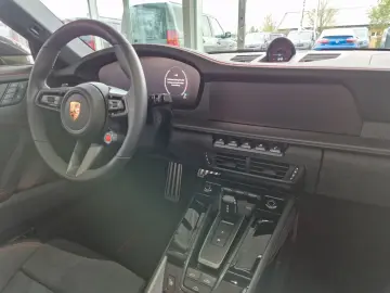 Porsche 992 .2 911 Carrera 4 GTS