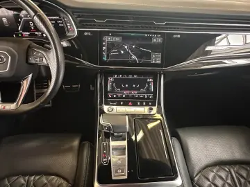 AUDI Q8 50 TDI quattro S-Line Allradlenk AHK 360  STA