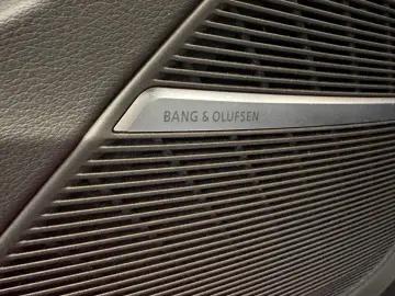 AUDI Q8 50 TDI quattro S-Line Allradlenk AHK 360  STA