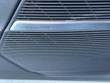 AUDI Q8 50 TDI qu. s-line STANDHZG. AHK ACC MATRXI LE