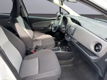 TOYOTA Yaris Hybrid Business Edition