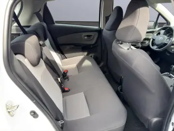 TOYOTA Yaris Hybrid Business Edition