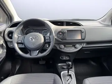 TOYOTA Yaris Hybrid Business Edition