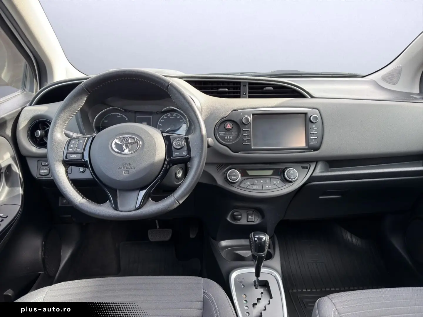 TOYOTA Yaris Hybrid Business Edition