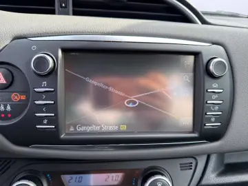 TOYOTA Yaris Hybrid Business Edition