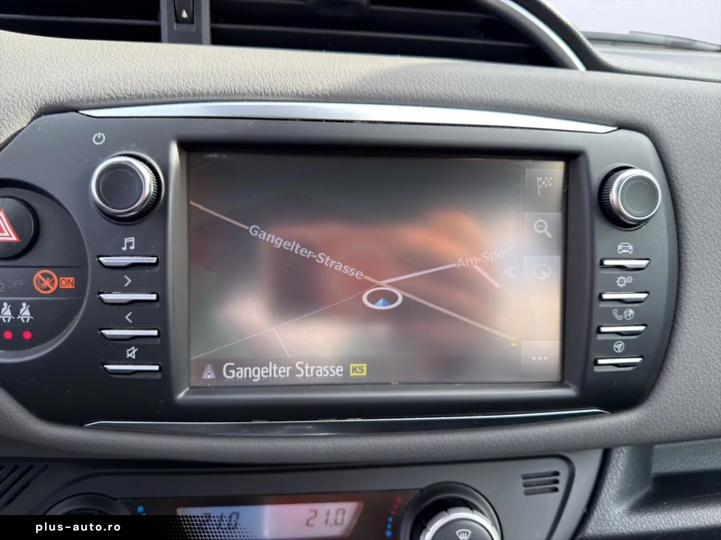 TOYOTA Yaris Hybrid Business Edition