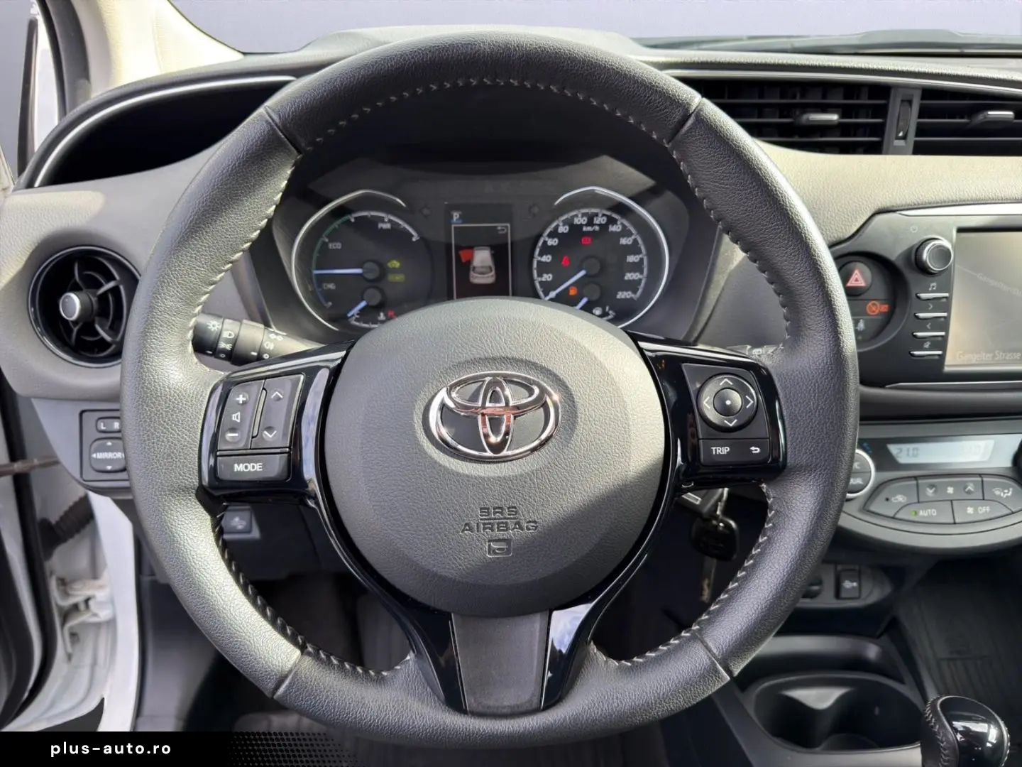 TOYOTA Yaris Hybrid Business Edition