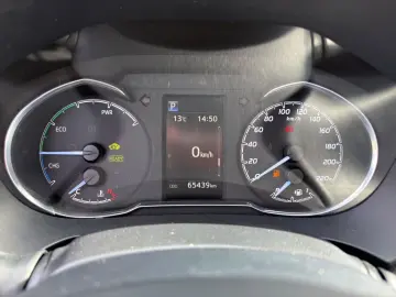 TOYOTA Yaris Hybrid Business Edition