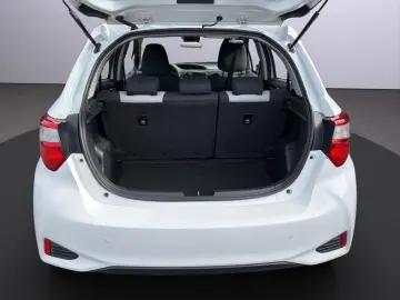 TOYOTA Yaris Hybrid Business Edition