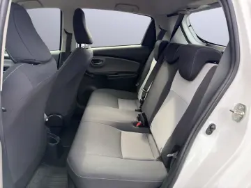 TOYOTA Yaris Hybrid Business Edition