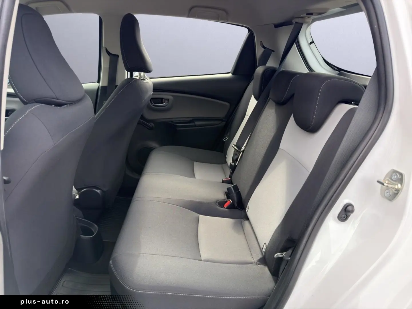 TOYOTA Yaris Hybrid Business Edition