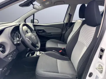 TOYOTA Yaris Hybrid Business Edition