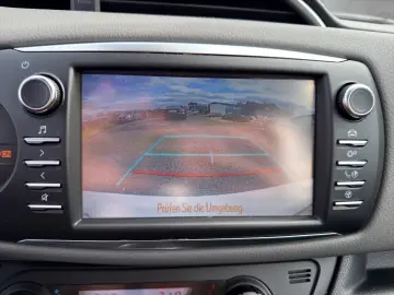 TOYOTA Yaris Hybrid Business Edition