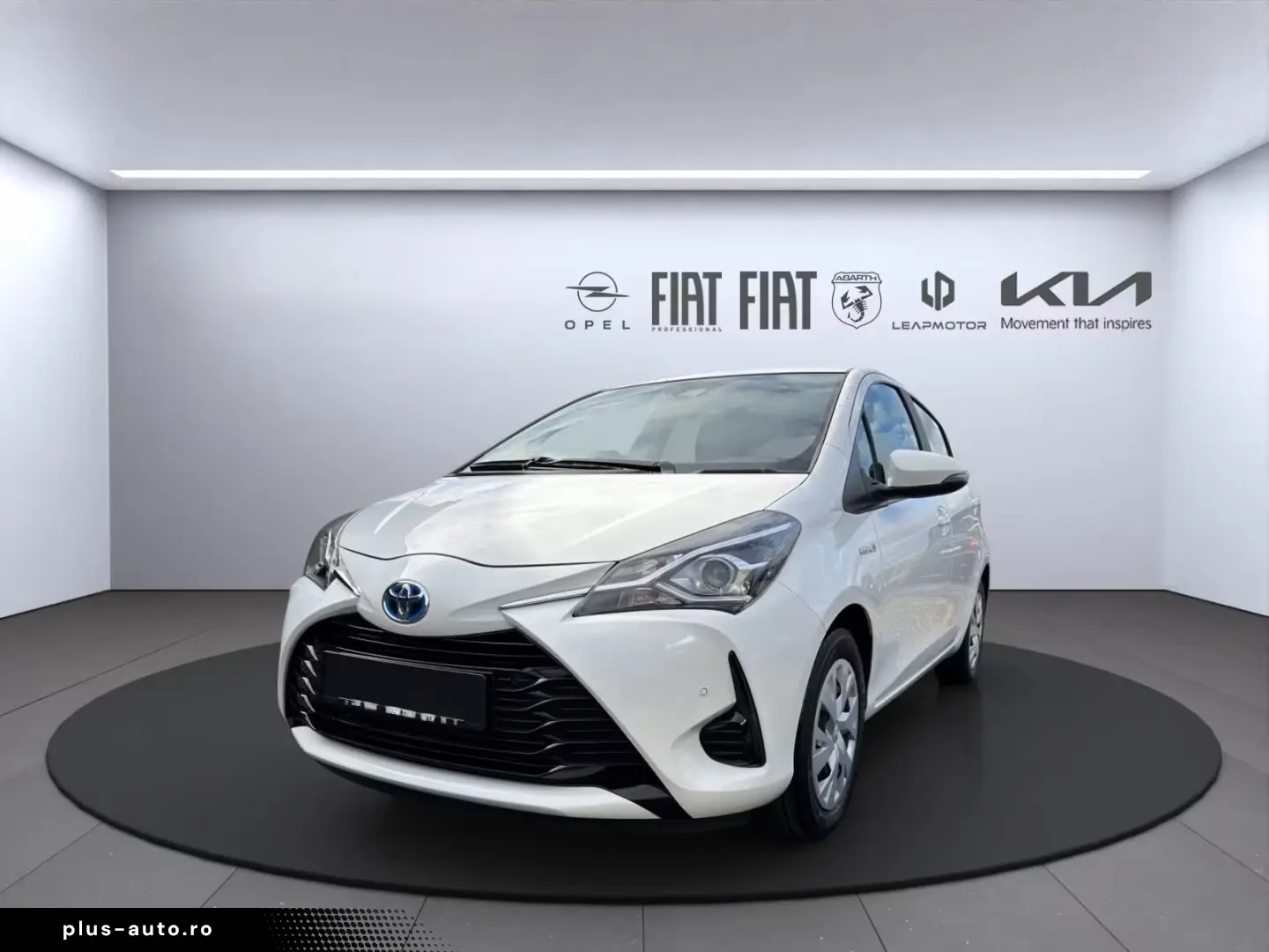 TOYOTA Yaris Hybrid Business Edition