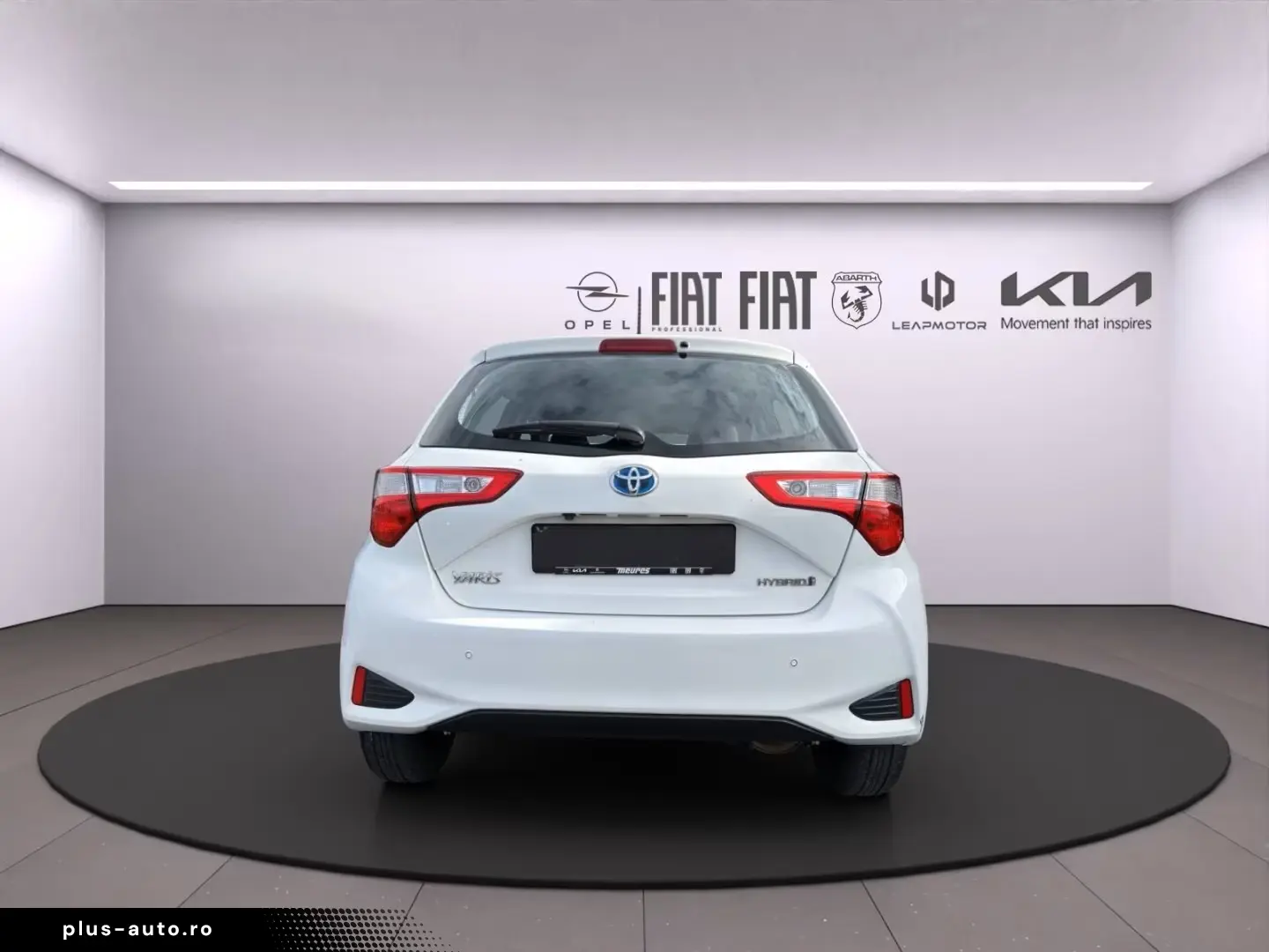 TOYOTA Yaris Hybrid Business Edition