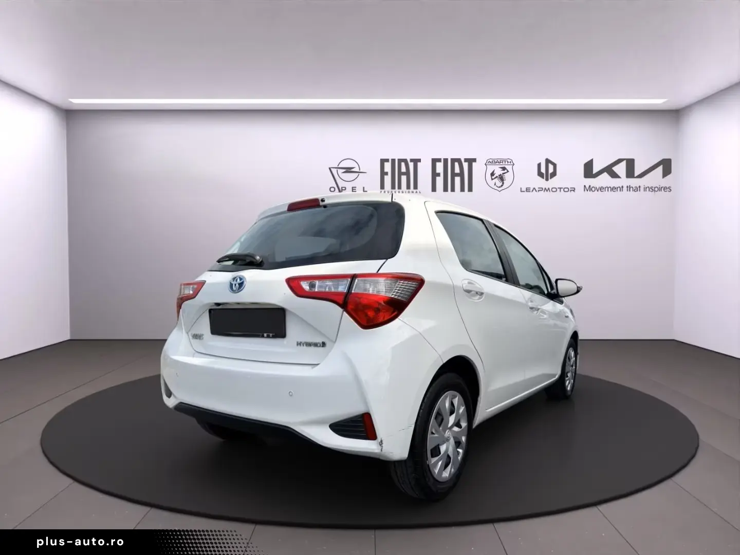 TOYOTA Yaris Hybrid Business Edition