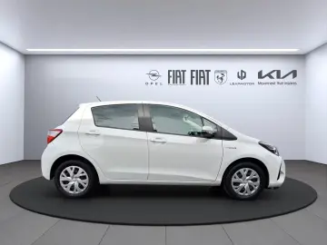 TOYOTA Yaris Hybrid Business Edition