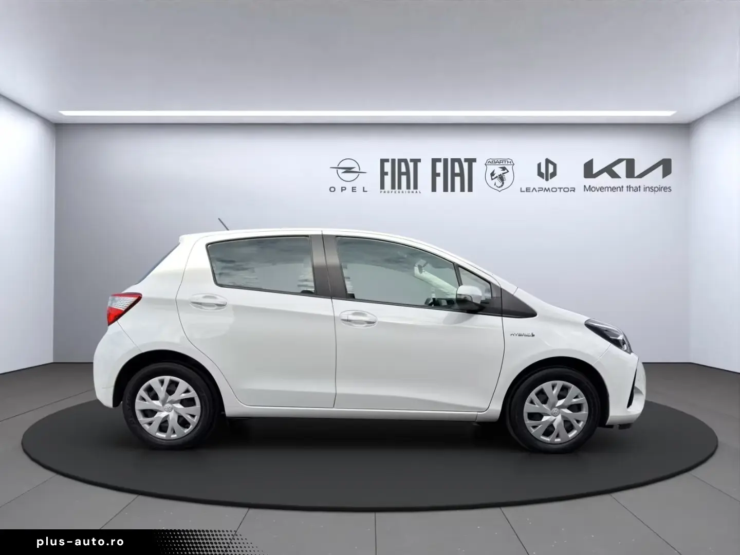 TOYOTA Yaris Hybrid Business Edition