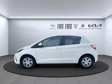 TOYOTA Yaris Hybrid Business Edition