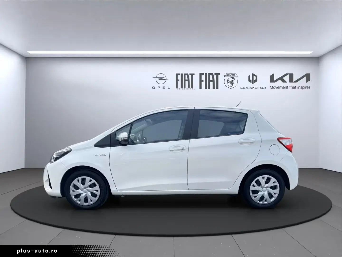 TOYOTA Yaris Hybrid Business Edition