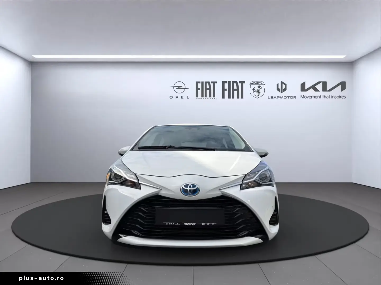 TOYOTA Yaris Hybrid Business Edition