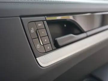 PORSCHE Cayenne Coupe E-Hybrid P-Display AHK SpAbgas HUD