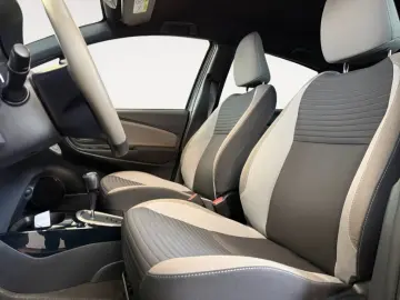 TOYOTA Yaris Hybrid Style Selection