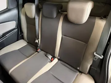 TOYOTA Yaris Hybrid Style Selection