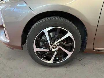 TOYOTA Yaris Hybrid Style Selection