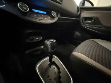 TOYOTA Yaris Hybrid Style Selection