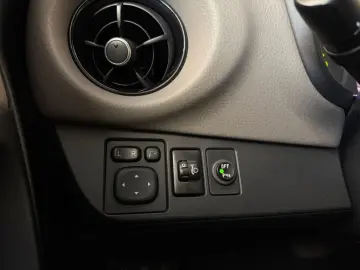 TOYOTA Yaris Hybrid Style Selection