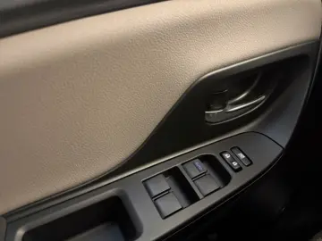 TOYOTA Yaris Hybrid Style Selection