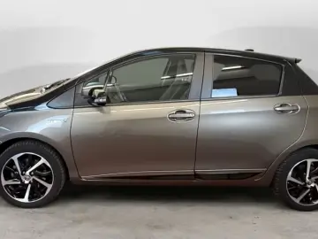 TOYOTA Yaris Hybrid Style Selection