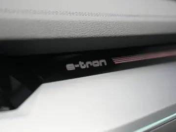 AUDI e-tron 55 quattro S line Temp Kamera Virtual Pan