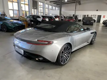 Aston Martin DB12 Volante Q-Special Paint