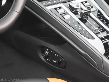 Aston Martin DB12 Volante Dark Chrome