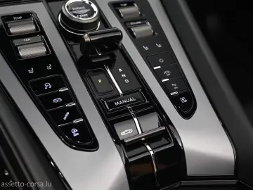 Aston Martin DB12 Volante Dark Chrome