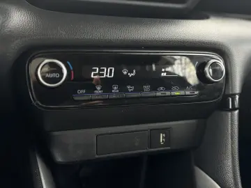 Toyota Yaris 1.5 VVT-i HSD Dynamic