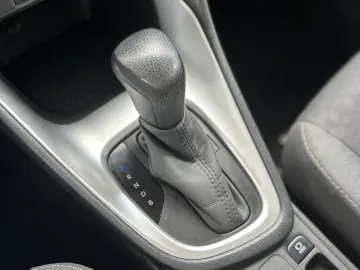 Toyota Yaris 1.5 VVT-i HSD Dynamic