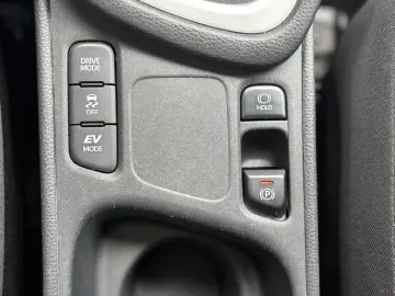 Toyota Yaris 1.5 VVT-i HSD Dynamic