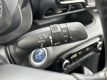 Toyota Yaris 1.5 VVT-i HSD Dynamic