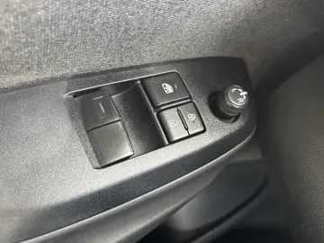 Toyota Yaris 1.5 VVT-i HSD Dynamic