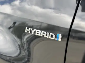 Toyota Yaris 1.5 VVT-i HSD Dynamic