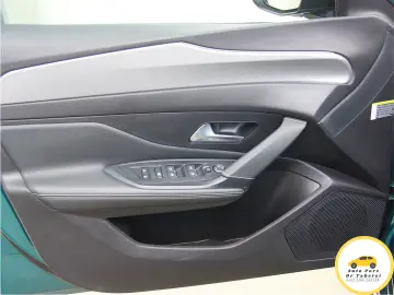 Peugeot 308 GT Allure 130 Virtual 3D